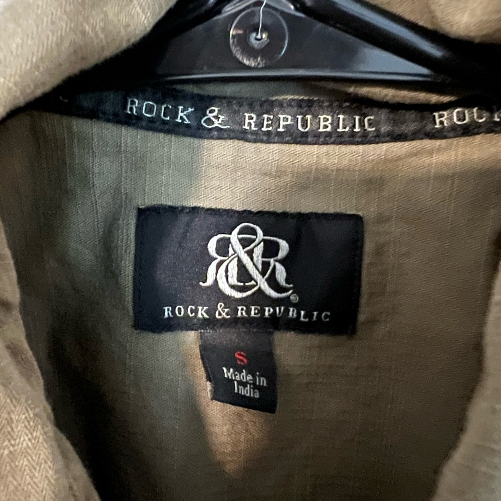 Rock & Republic Olive Green Button Down Cotton Shirt - Picture 2 of 4